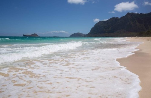 Waimanalo House | Bright 3-bedroom tropical house in Waimanalo Beach Lots