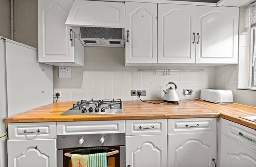 Wandsworth Apartment | Bright 3Bed Flat Near Wandsworth Rail & King George Park