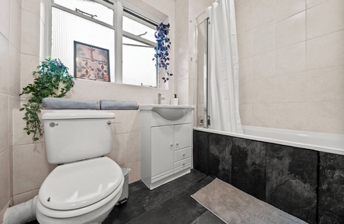 Wandsworth Apartment | Bright 3Bed Flat Near Wandsworth Rail & King George Park