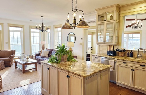 Princetown House | Bright & Airy Beach House – Bay Views, Wraparound Deck & Room to Unwind