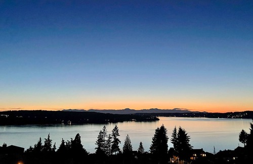 University Place House | Bright & Airy Home with Free WiFi, Full Kitchen, & 180-Degree Puget Sound Views