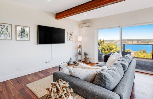 University Place House | Bright & Airy Home with Free WiFi, Full Kitchen, & 180-Degree Puget Sound Views