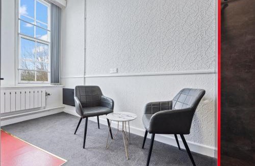 Dudley Apartment | Bright, airy space with Parking and Netflix Apt 112