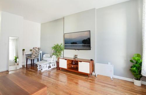 Hoboken Apartment | Bright and Charming 1BR 15min to NYC