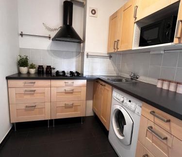 Targowek Apartment | Bright and cozy 34m apartment near metro M2 and tram