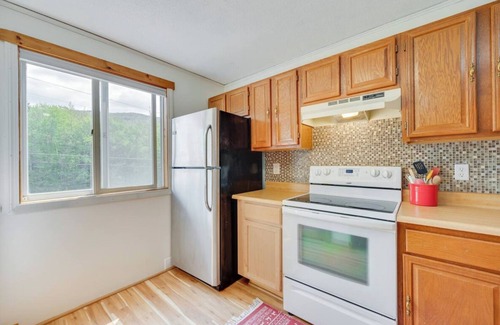 Lincoln Condo | Bright and Cozy Condo - White Mountains Getaway
