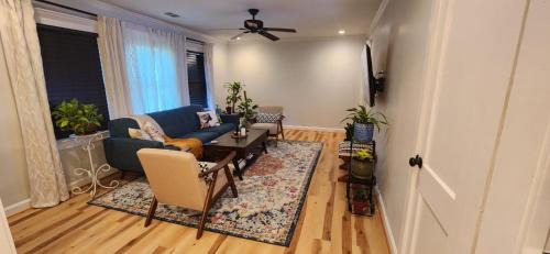 Smyrna House | Bright and Cozy room in a Charming Homestay!