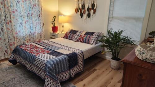 Smyrna House | Bright and Cozy room in a Charming Homestay!