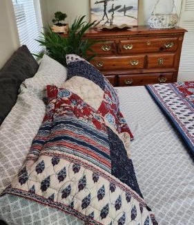 Smyrna House | Bright and Cozy room in a Charming Homestay!