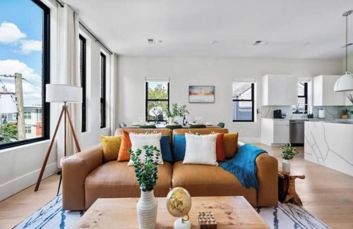 West Side House | Bright and Modern Lux Rooftop Retreat w/NYC Views!n