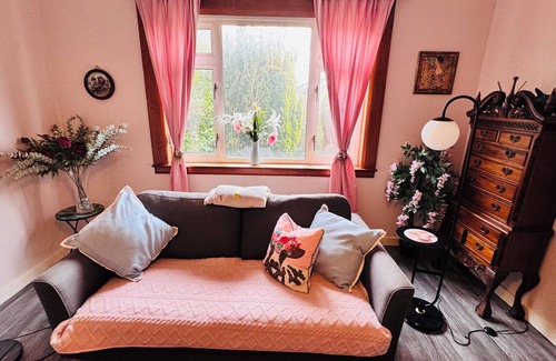 Rosyth House | Bright and spacious 3 bedroom house, near M90, 20 min from Edinburgh