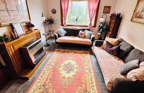 Rosyth House | Bright and spacious 3 bedroom house, near M90, 20 min from Edinburgh