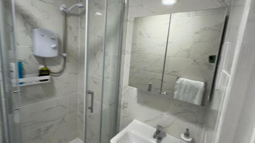 Bow Apartment | Bright and Spacious Entire One Bedroom Apartment with Living Room and Private Garden