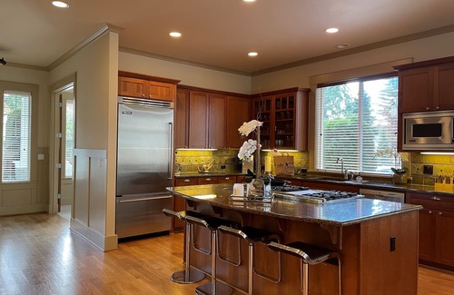 Kirkland House | Bright and sunny South Rose Hill home close to downtown Kirkland