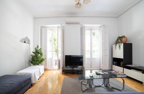 Chamberi Apartment | Bright apartment in Historical City Center