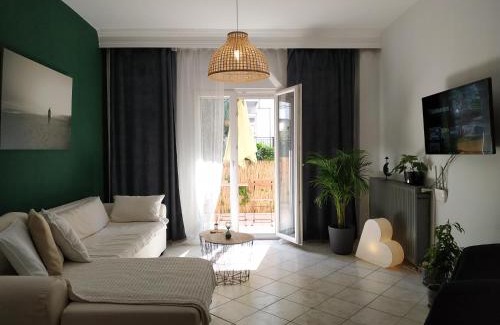 Kalamaria Apartment | Bright Apartment steps from the Sea