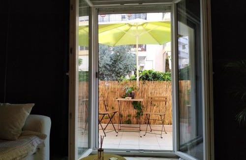 Kalamaria Apartment | Bright Apartment steps from the Sea