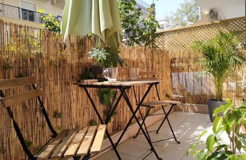 Kalamaria Apartment | Bright Apartment steps from the Sea