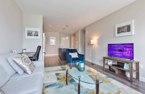 Seaport District Apartment | Bright Apt Downtown with Gym