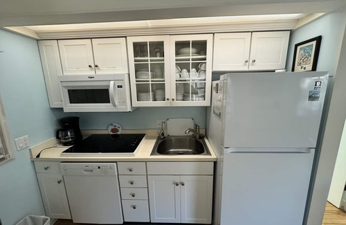 Night Heron House | Bright, Beachy Cottage in Sea Pines – Private, Freestanding Home with Porch