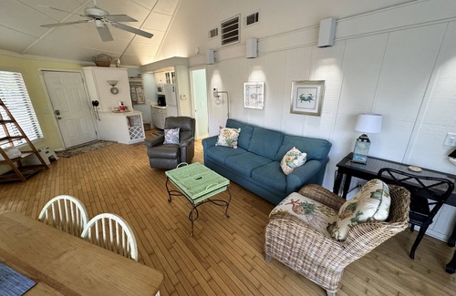 Night Heron House | Bright, Beachy Cottage in Sea Pines – Private, Freestanding Home with Porch