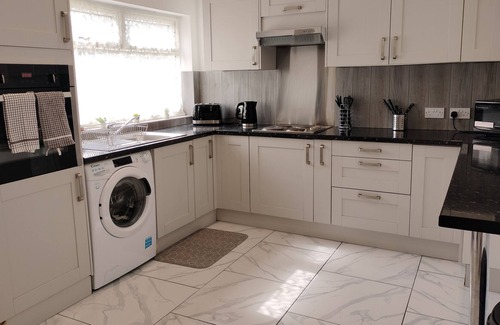 Abbey Wood House | Bright Beautiful Twin Bedroom For Rent at Abbey Wood Station