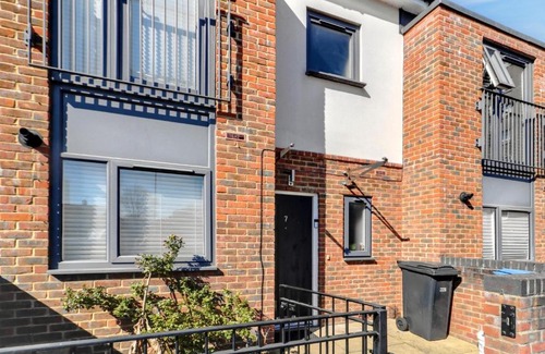 Harlow House | Bright & Blissful - Townhouse