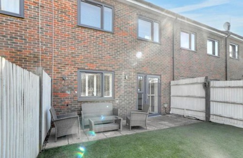 Harlow House | Bright & Blissful - Townhouse