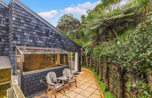 St. Heliers House | Bright & Breezy 2BR Garden View