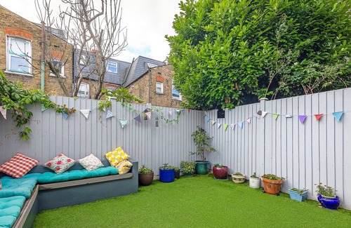 Earlsfield House | Bright by Wimbledon Park, by Veeve