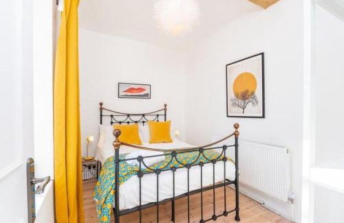 Bristol Floating Harbour Apartment | Bright Central Loft Apartment