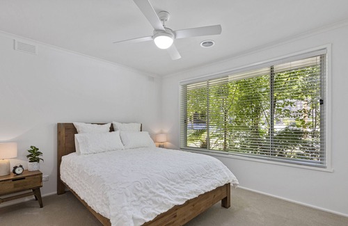 Healesville House | Bright charming 3 bedroom home & walking distance to Four Pillars Gin!