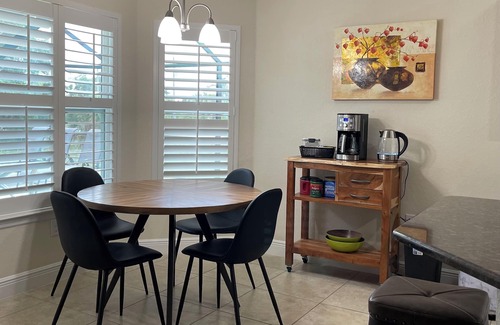 Port Charlotte - Charlotte Harbor House | ☀️ Bright & Cheerful 4 Bedroom Home with a Pool sleeps 10💦