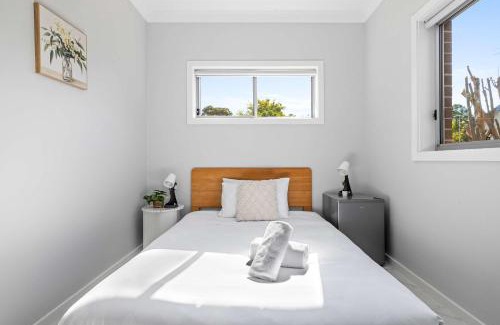 Ryde House | Bright Courtyard Double Room - Near Top Ryde City Shared Amenities