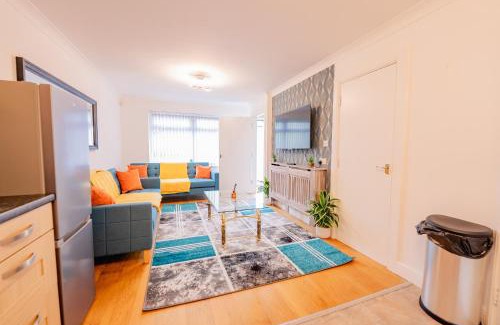 Riverside House | Bright & Elegant House Near City Centre and Stadium