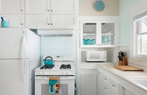 Whittier House | Bright, Family-Friendly Home, Great Beds, between Disneyland & Universal Studios
