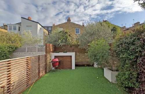 Parsons Green and Walham House | Bright Family Home in Parsons Green- close to tube