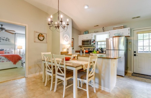 Franklin Villa | Bright Franklin Villa: Fireplace, Golf Course View