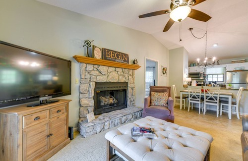 Franklin Villa | Bright Franklin Villa: Fireplace, Golf Course View