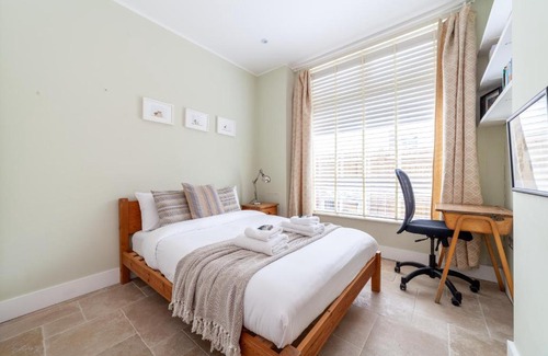 Brockley Apartment | Bright Groundfloor 3BR Flat, Brockley, SE London