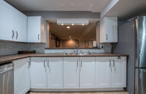 Louth Cottage | Bright Home, Relaxing, lakefront W Sauna & Hottub