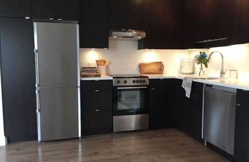 Grandview-Woodland Condo | Bright Light in the City, Steps from ‘The Drive’
