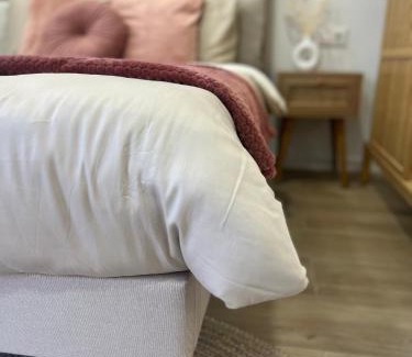 Torrefiel Apartment | Bright & Modern Apartment - Rose y Maya