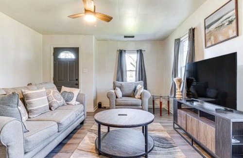 Muncie House | Bright Muncie Home with Yard about 2 Mi to Downtown!