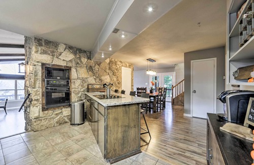 Granbury House | Bright n’ Breezy Waterfront Lake Granbury Getaway!