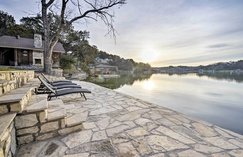 Granbury House | Bright n’ Breezy Waterfront Lake Granbury Getaway!