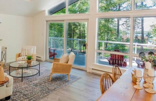 Muskoka Lakes Cottage | Bright Newly Renovated Cottage on Lake Rosseau, 5 mins from Port Carling