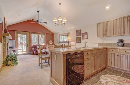 Breckenridge Condo | Bright + Scenic 2br - 7ppl Steps To Ski Lifts + Main Street 2 Bedroom Condo by RedAwning