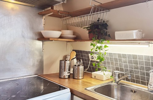 Paris City Center Apartment | Bright Solo Studio by Hôtel de Ville/Near Métro/Elevator