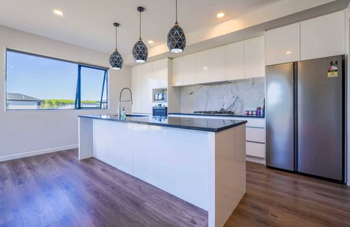 Pinehill House | Bright & Spacious 3-Bedroom Home in Pinehill